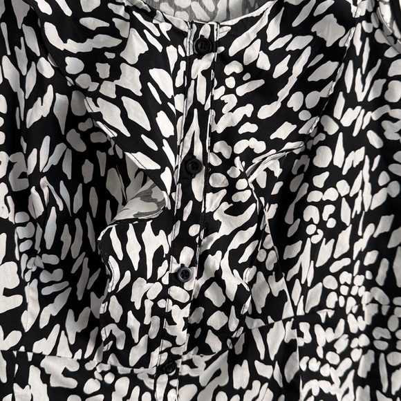 Women's Black and White Patterned Top - Picture 4 of 4